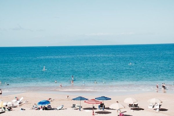 Quels sont les équipements indispensables pour une location de vacances à la plage ?
